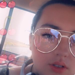 Meet your Posher, Madison